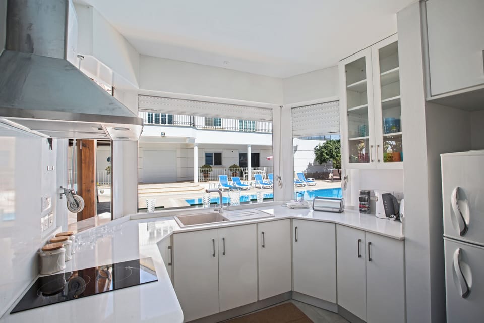 Villa, 5 Bedrooms, Accessible, Private Pool | Private kitchen