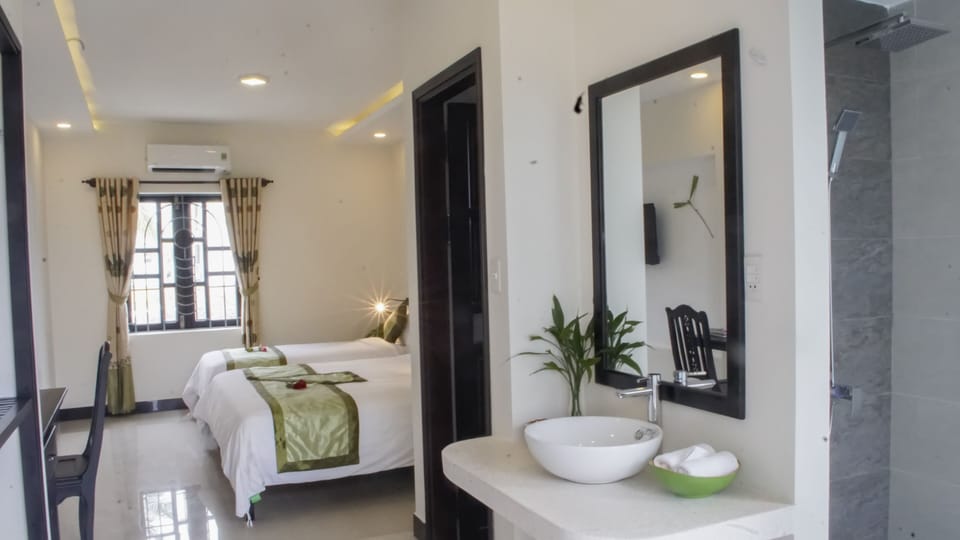 Triple Room | Minibar, in-room safe, desk, laptop workspace