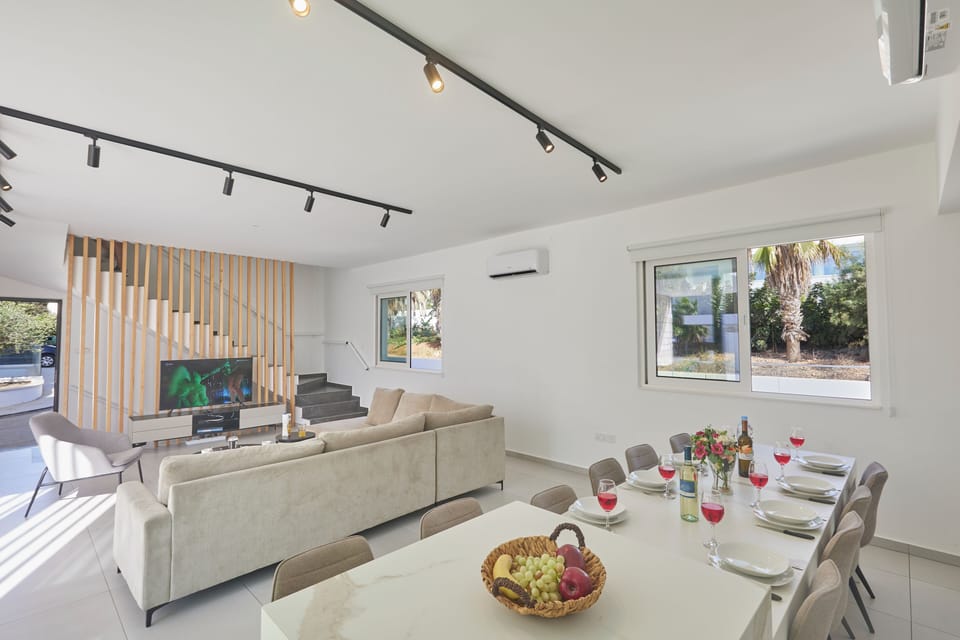 Villa, 5 Bedrooms, Smoking, Private Pool | Living room