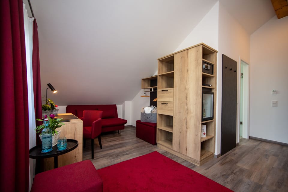 Junior Studio Suite | Living area | Flat-screen TV