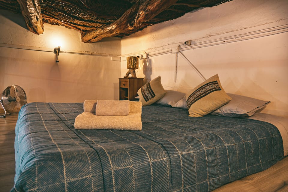 Design Studio | Free WiFi, bed sheets