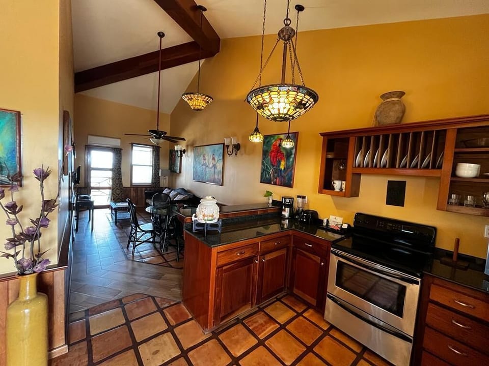 Executive Suite | In-room safe, free WiFi, bed sheets, alarm clocks