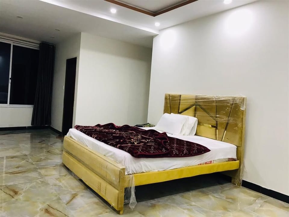 Room | Iron/ironing board (on request)