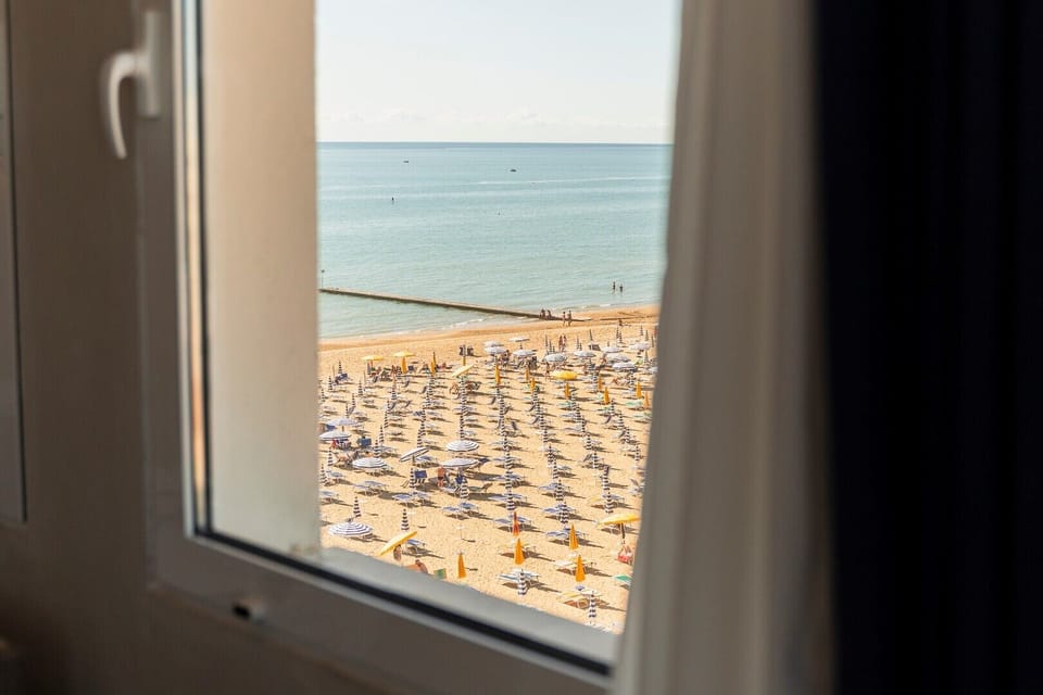 Comfort Quadruple Room with panoramic view | In-room safe, desk, WiFi (free), bed sheets