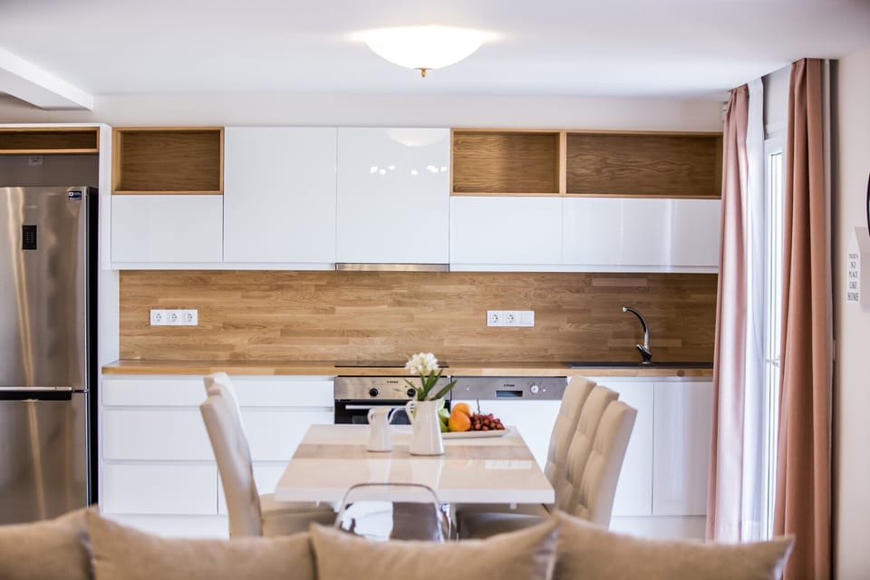 Deluxe Villa | Private kitchen | Dining table, kitchen island