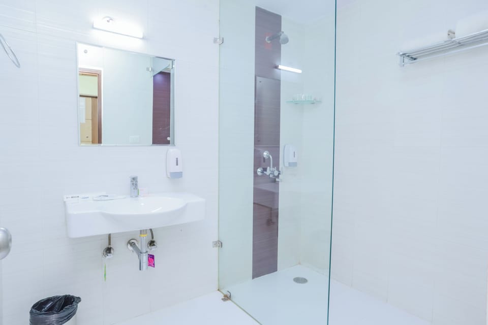 Deluxe Double or Twin Room, 1 King Bed, City View | Bathroom | Shower, hair dryer, bathrobes, bidet