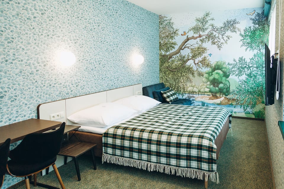 Triple Room | Desk, travel crib, free WiFi, bed sheets