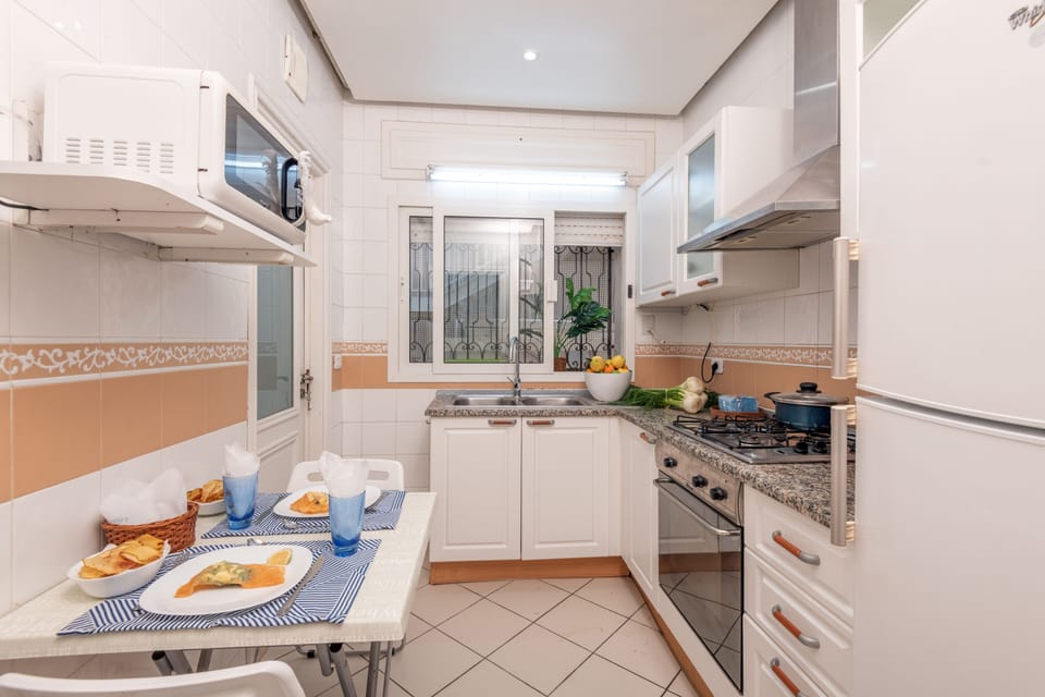 Apartment | Private kitchen | Fridge, microwave, oven, stovetop
