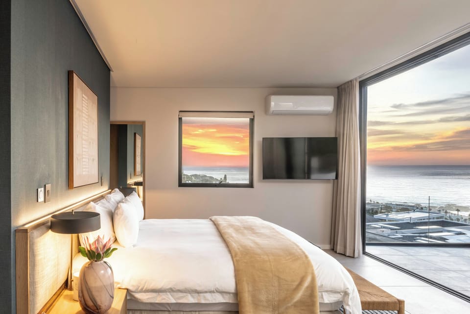 Egyptian cotton sheets, premium bedding, minibar, in-room safe