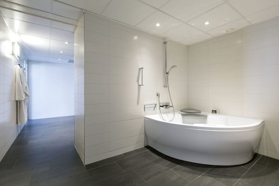 suite, 1 bedroom, | Jetted tub