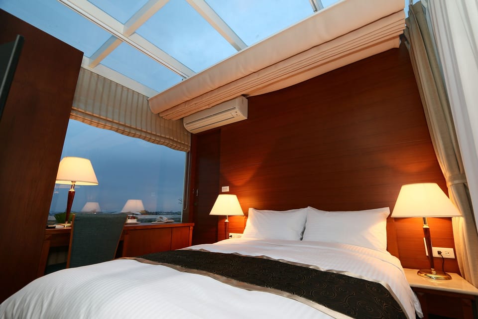 Romantic Suite, 1 Bedroom, Lanai | Premium bedding, down comforters, in-room safe, individually decorated