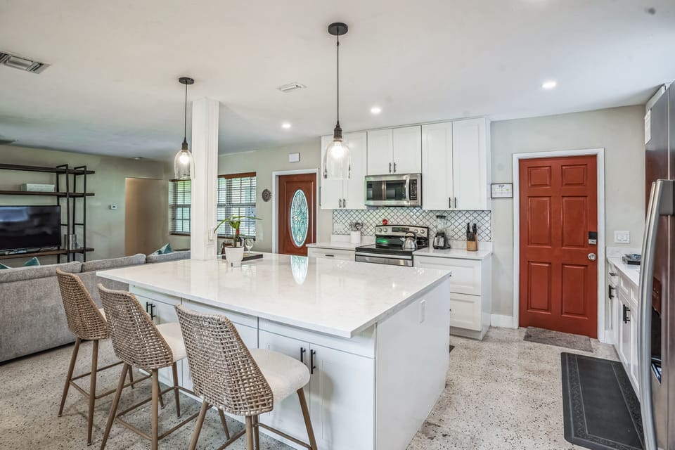House, 2 Bedrooms | Private kitchen | Fridge, oven, coffee/tea maker