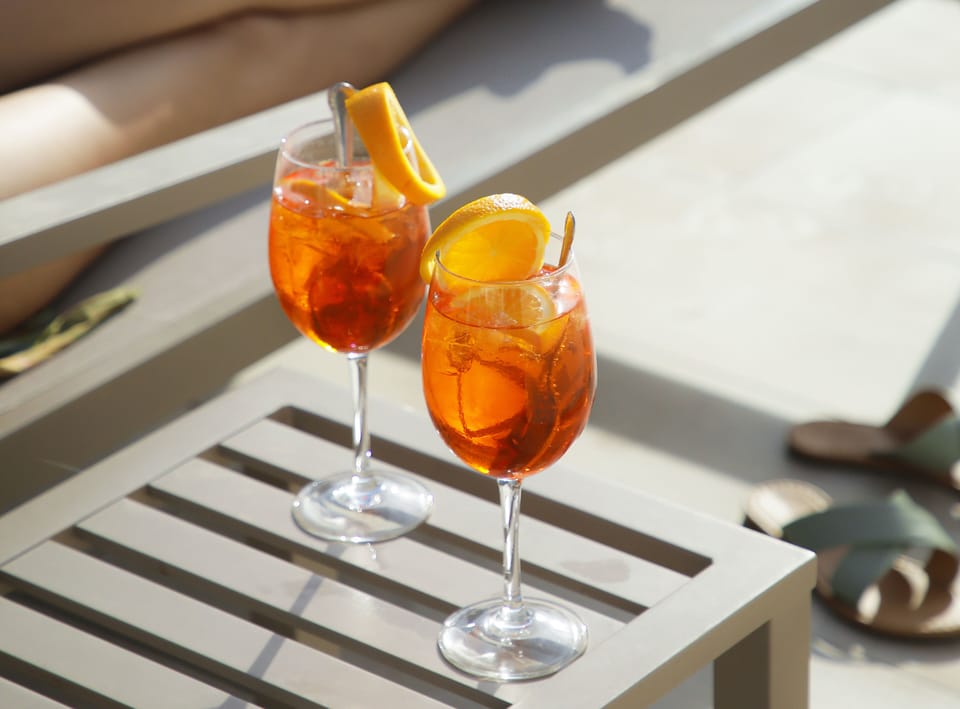 Alfresco dining, open daily