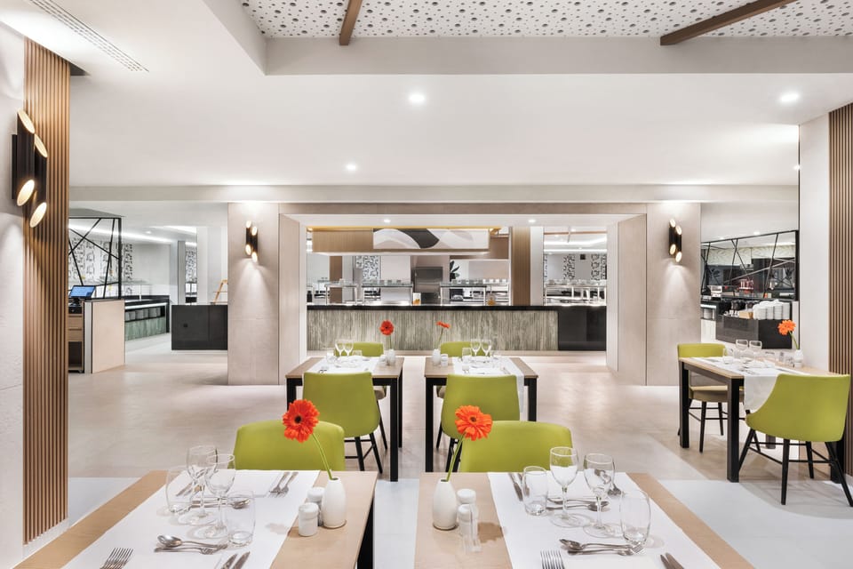 2 restaurants, breakfast served