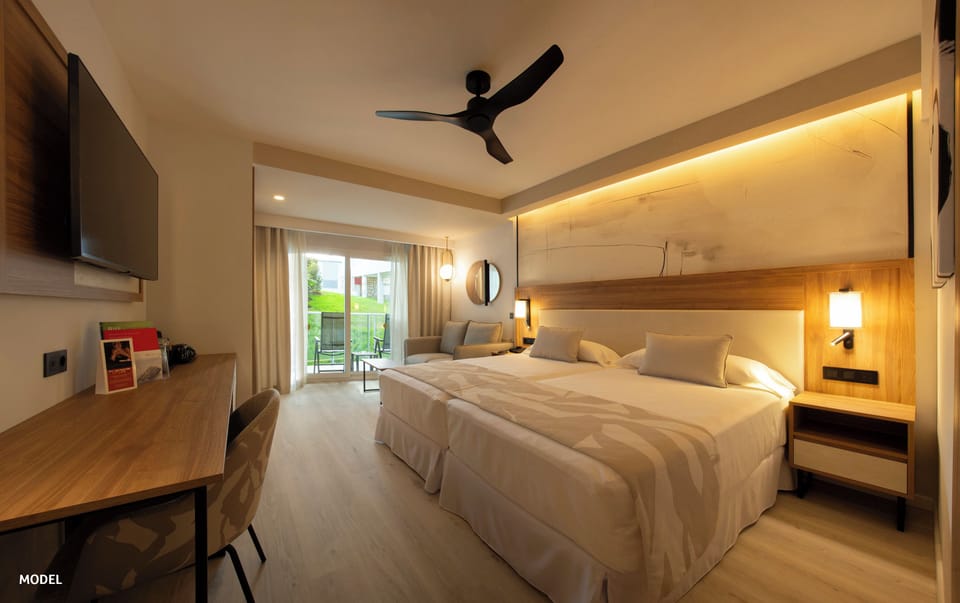 Minibar, in-room safe, free WiFi, bed sheets