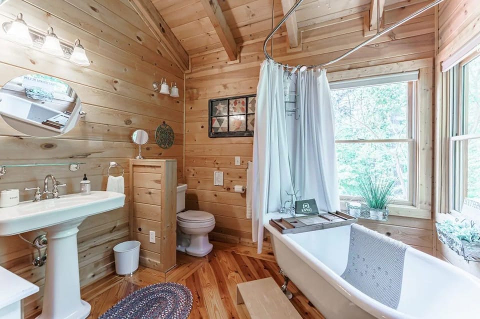 Powdermill Hill Cabin 3 Bedroom Cabin by RedAwning Cabin in Gatlinburg