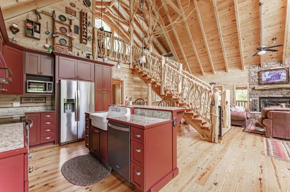 Cabin, 3 Bedrooms | Private kitchen | Coffee/tea maker, fridge, oven, toaster