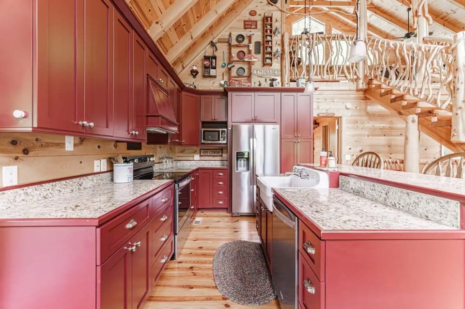 Cabin, 3 Bedrooms | Private kitchen | Coffee/tea maker, fridge, oven, toaster