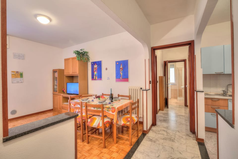 Standard Apartment, Multiple Bedrooms (Casa Letizia few min from sea) | Dining