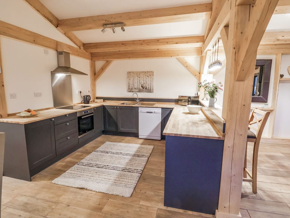 Cottage | Private kitchen | Fridge, dishwasher, electric kettle, cookware/dishes/utensils