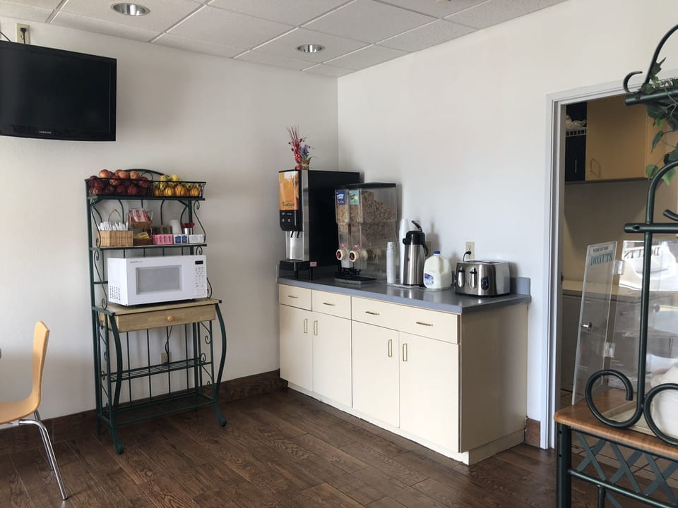 Free daily breakfast