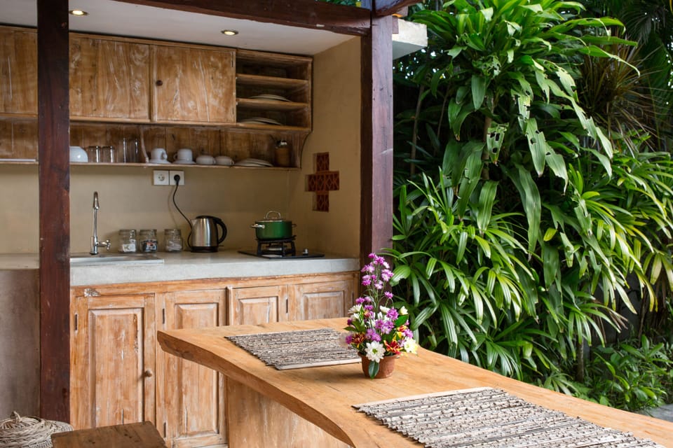 Romantic Villa | Private kitchen | Mini-fridge, microwave, stovetop, electric kettle