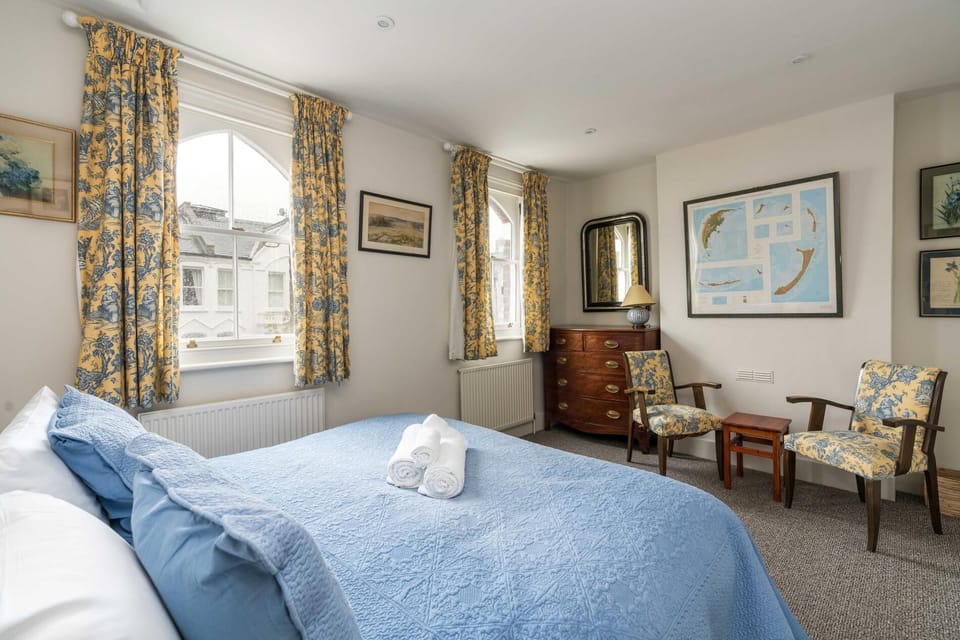 Charming 2BD Garden House - Hammersmith Cottage in London