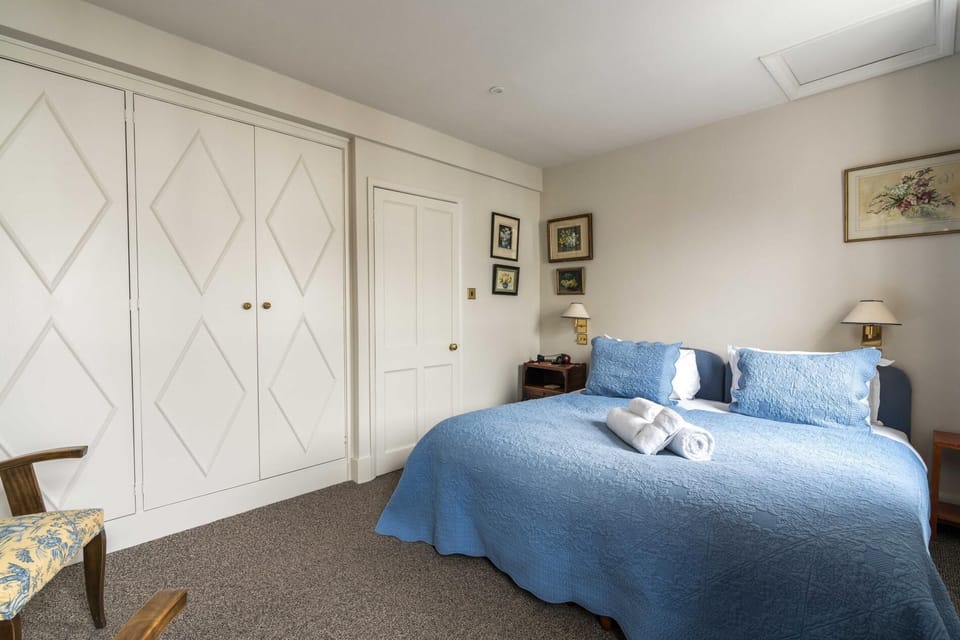Charming 2BD Garden House - Hammersmith Cottage in London