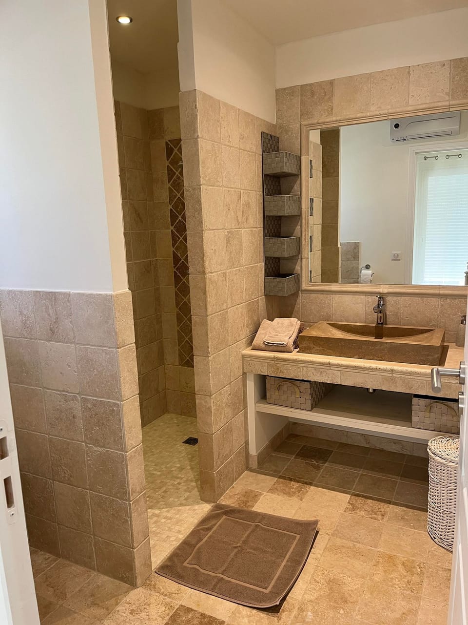 Shower, rainfall showerhead
