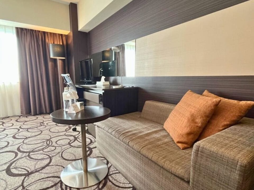 In-room safe, desk, laptop workspace, free WiFi