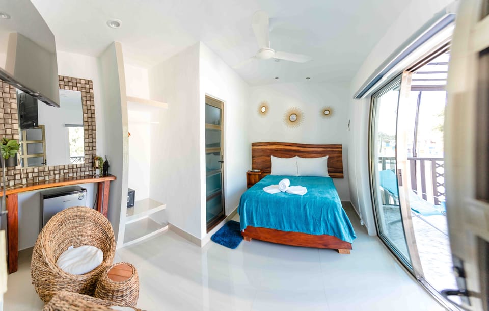 Deluxe Double Room | Down comforters, pillowtop beds, in-room safe, blackout drapes