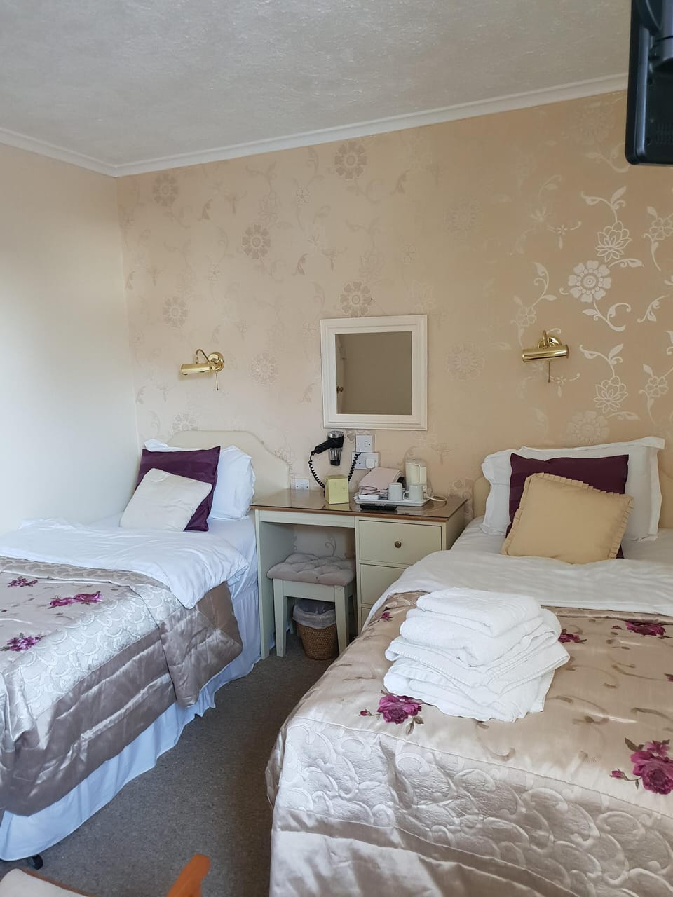 Standard Twin Room, Ensuite