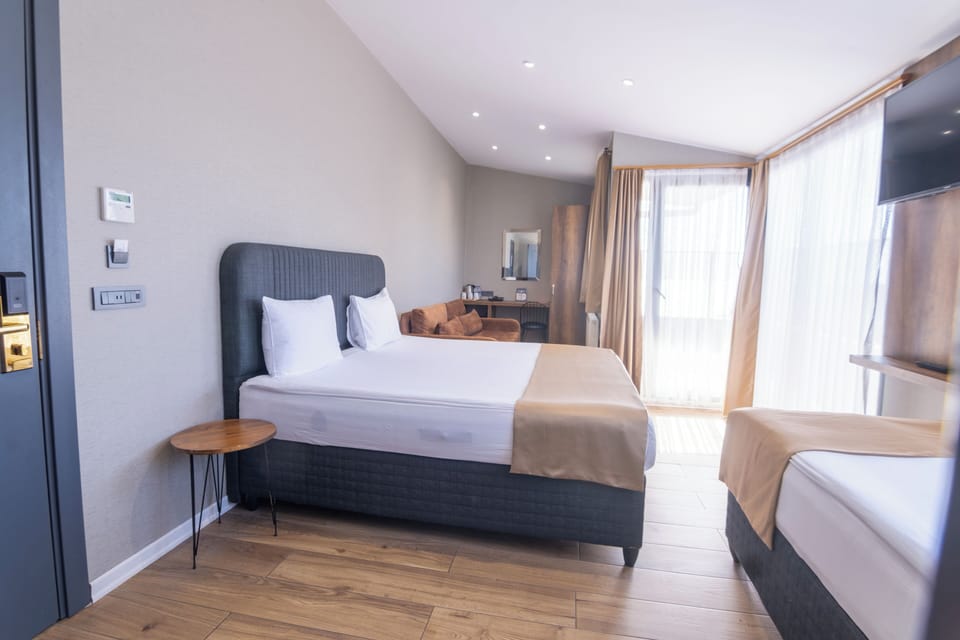 Family Room | Minibar, in-room safe, desk, laptop workspace