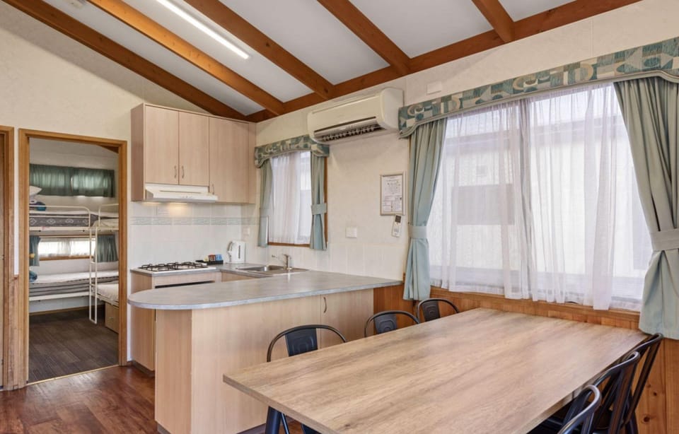 Superior 2 Bedroom Cabin  | In-room dining