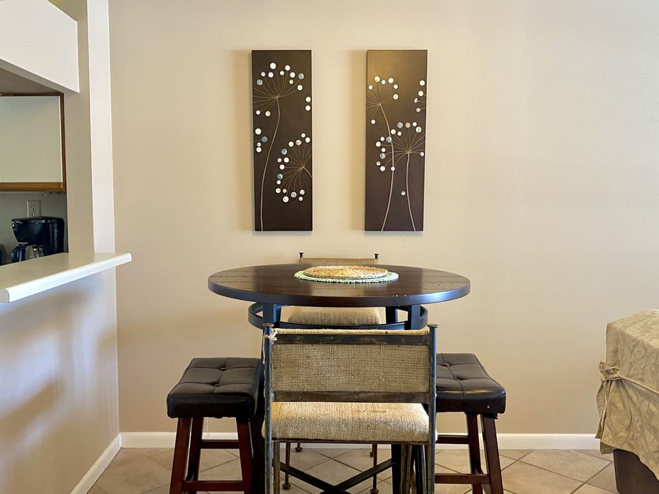 Condo, 2 Bedrooms, Balcony, Partial Ocean View | In-room dining