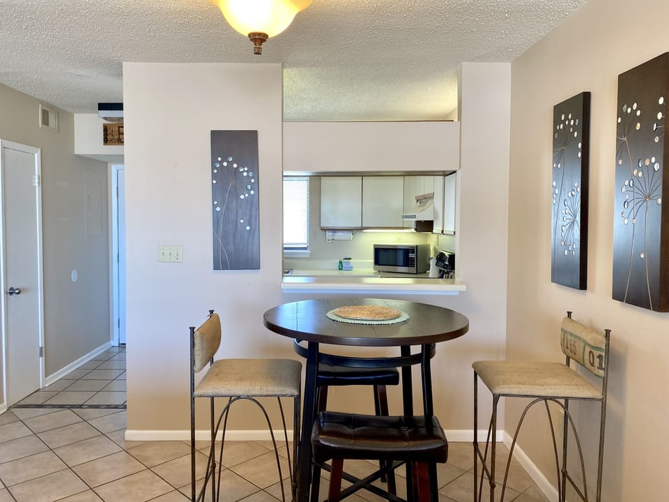Condo, 2 Bedrooms, Balcony, Partial Ocean View | In-room dining