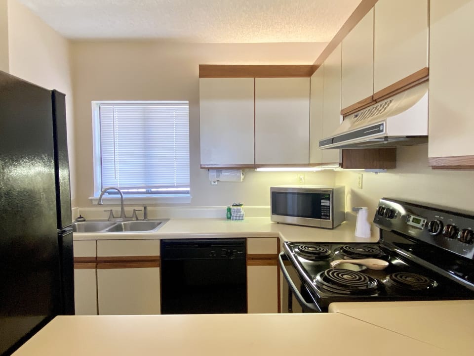 Condo, 2 Bedrooms, Balcony, Partial Ocean View | Private kitchen | Full-size fridge, microwave, oven, stovetop