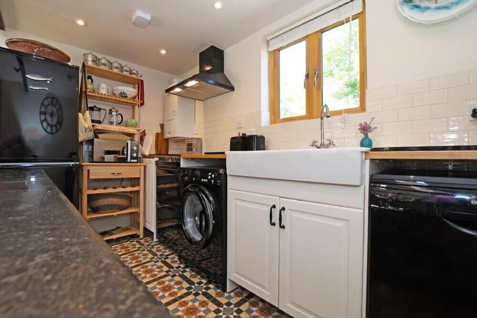 Fridge, dishwasher, cookware/dishes/utensils