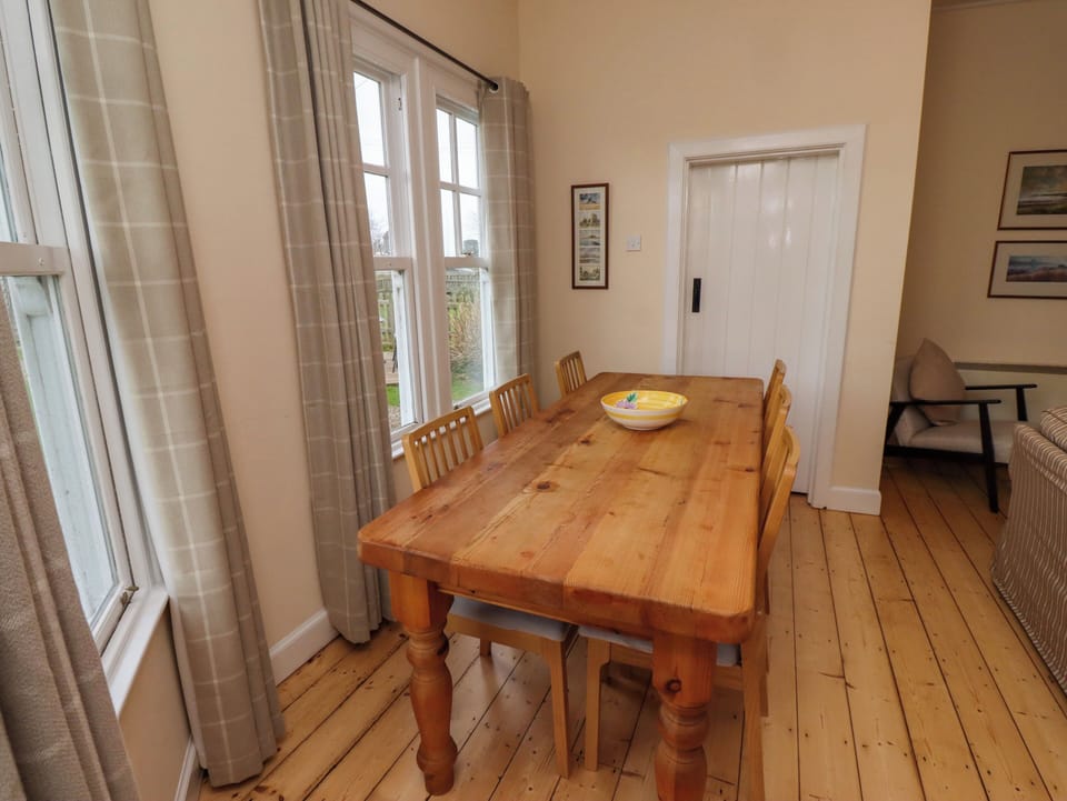 Cottage | Dining