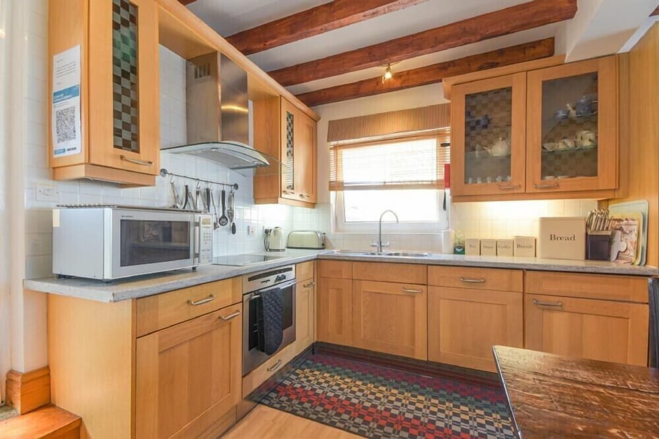 Dishwasher, cookware/dishes/utensils