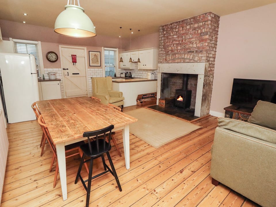 Fireplace, DVD player