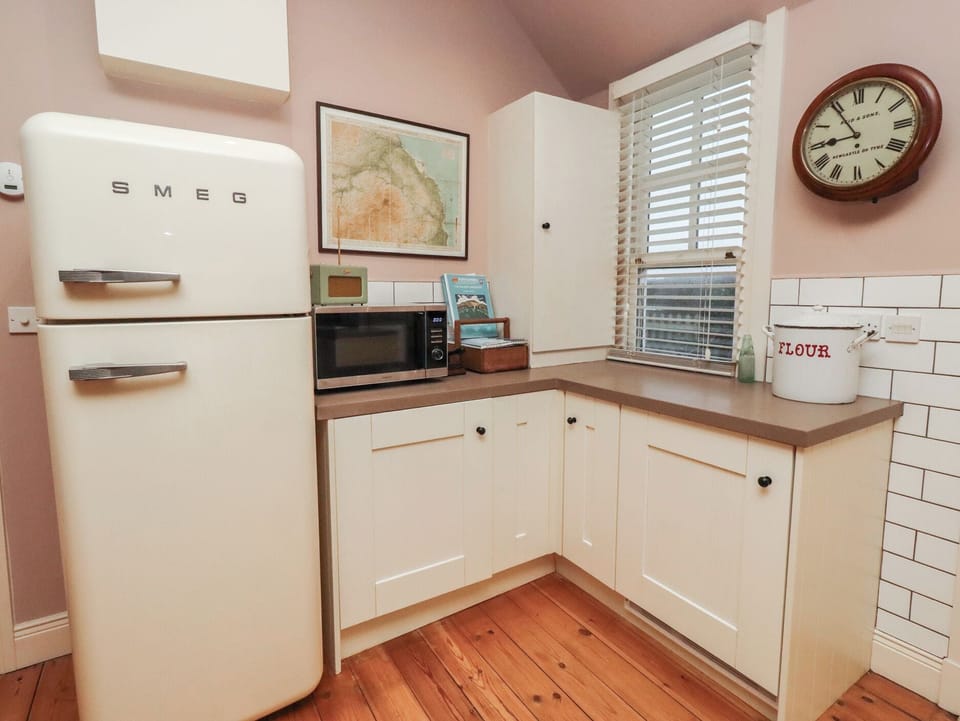 Fridge, dishwasher, cookware/dishes/utensils