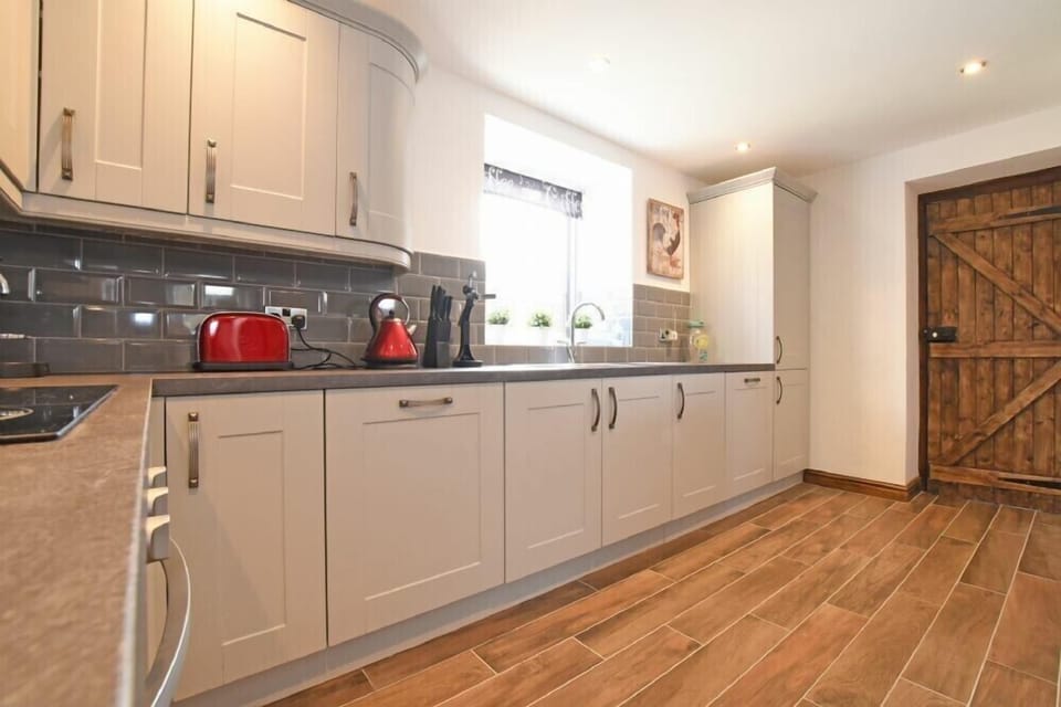 Fridge, dishwasher, cookware/dishes/utensils