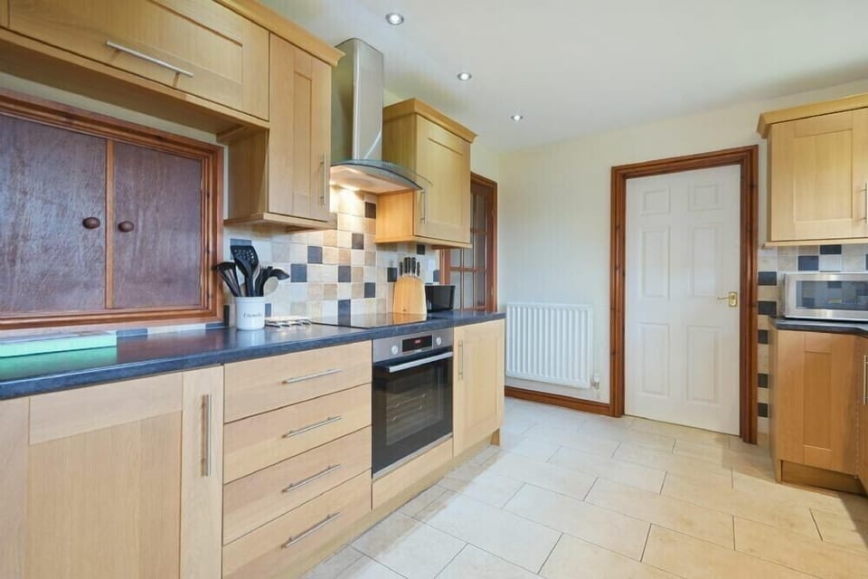 Fridge, dishwasher, cookware/dishes/utensils