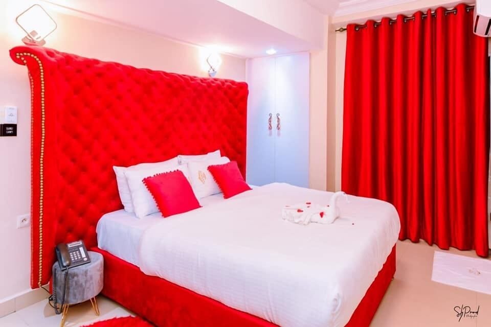 Premium Double Room | Minibar, individually decorated, individually furnished, desk