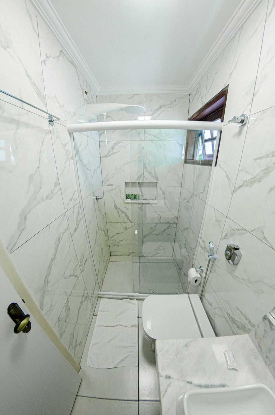 Exclusive Triple Room | Bathroom | Towels