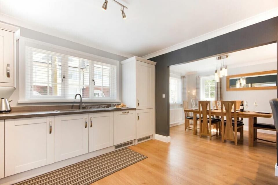 Fridge, dishwasher, cookware/dishes/utensils