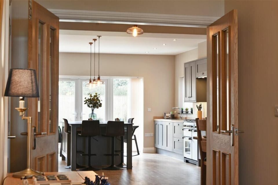 Fridge, dishwasher, cookware/dishes/utensils