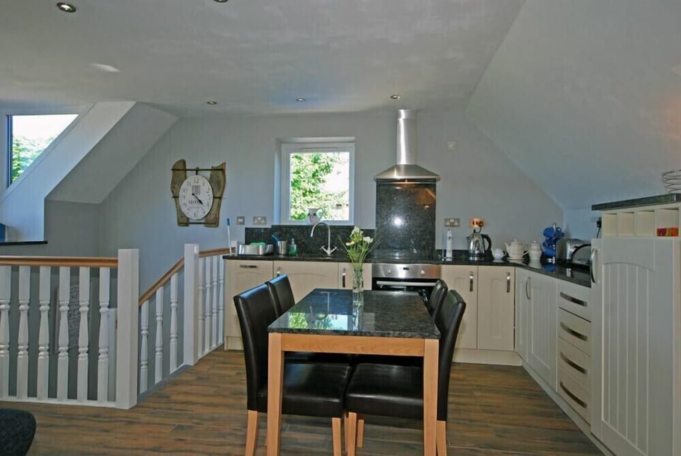 Fridge, dishwasher, cookware/dishes/utensils