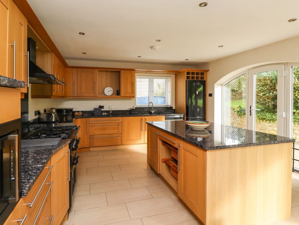 Cottage | Private kitchen | Fridge, dishwasher, cookware/dishes/utensils